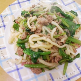 ひき肉とほうれん草の炒めうどん